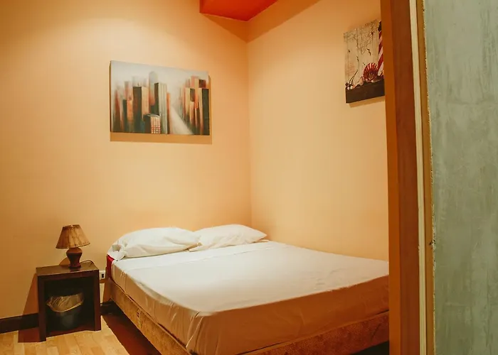 Sunset Hostal *