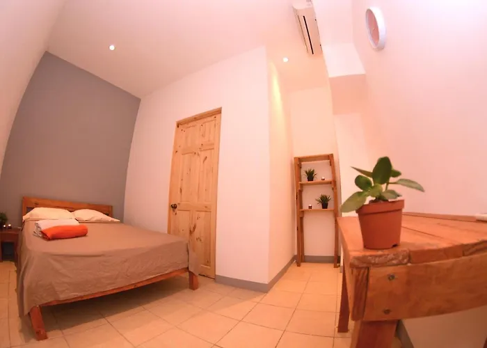 Sunset Hostal *