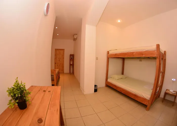 Sunset Hostal *